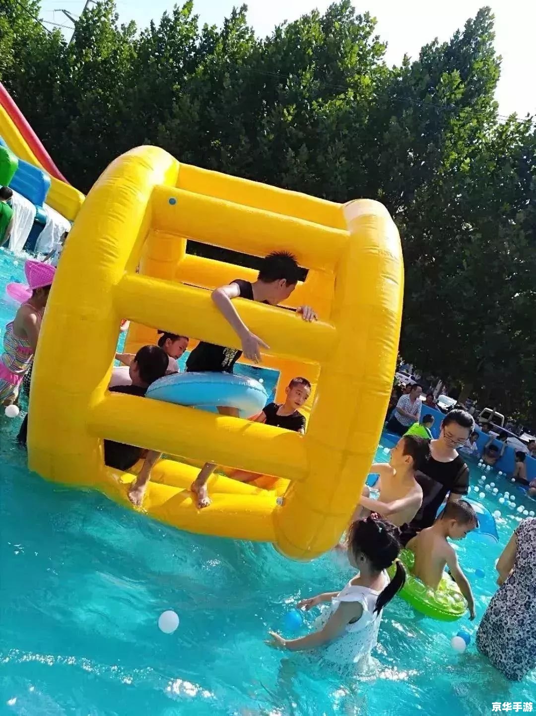 泳池派对璐璐:夏日炎炎,来一场水上狂欢 泳池派对璐璐:夏日炎炎,来一场水上狂欢