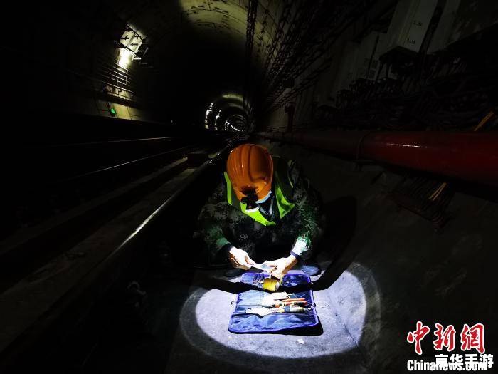 地铁跑酷怎样更换场景 地铁跑酷：场景更换的神秘之旅