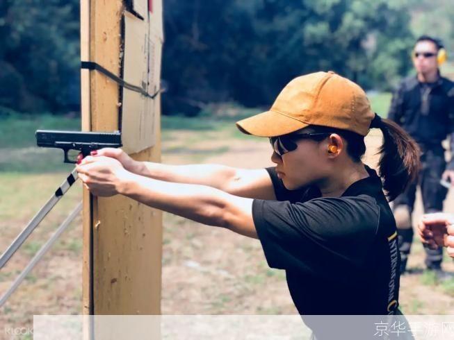 真人版射击:火线交锋:真人版射击游戏探秘